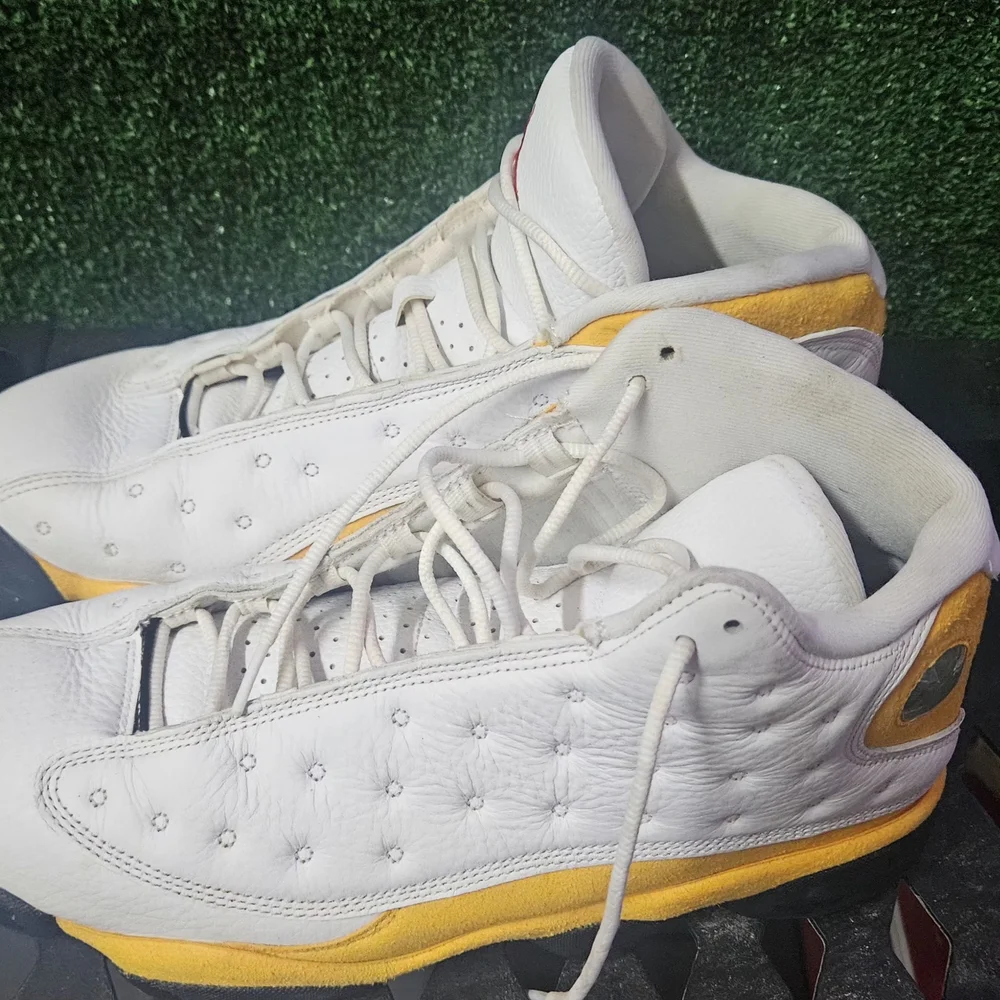 Jordan Athletic Shoes White and Yellow - Picture 3 of 5
